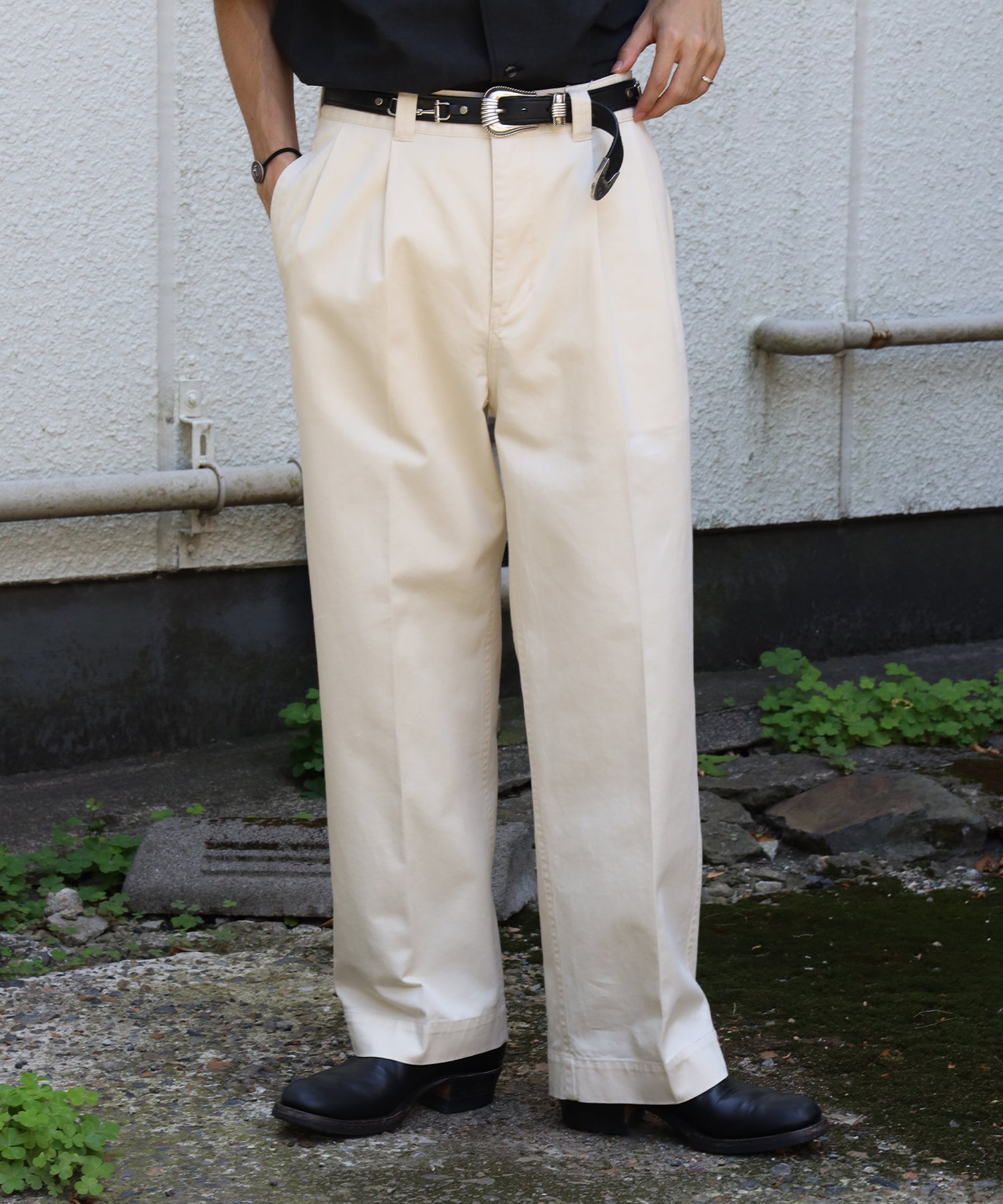 2TUCK TWILL TROUSERS PANTS (Beige) | トラウザーパンツ – FIDELITY
